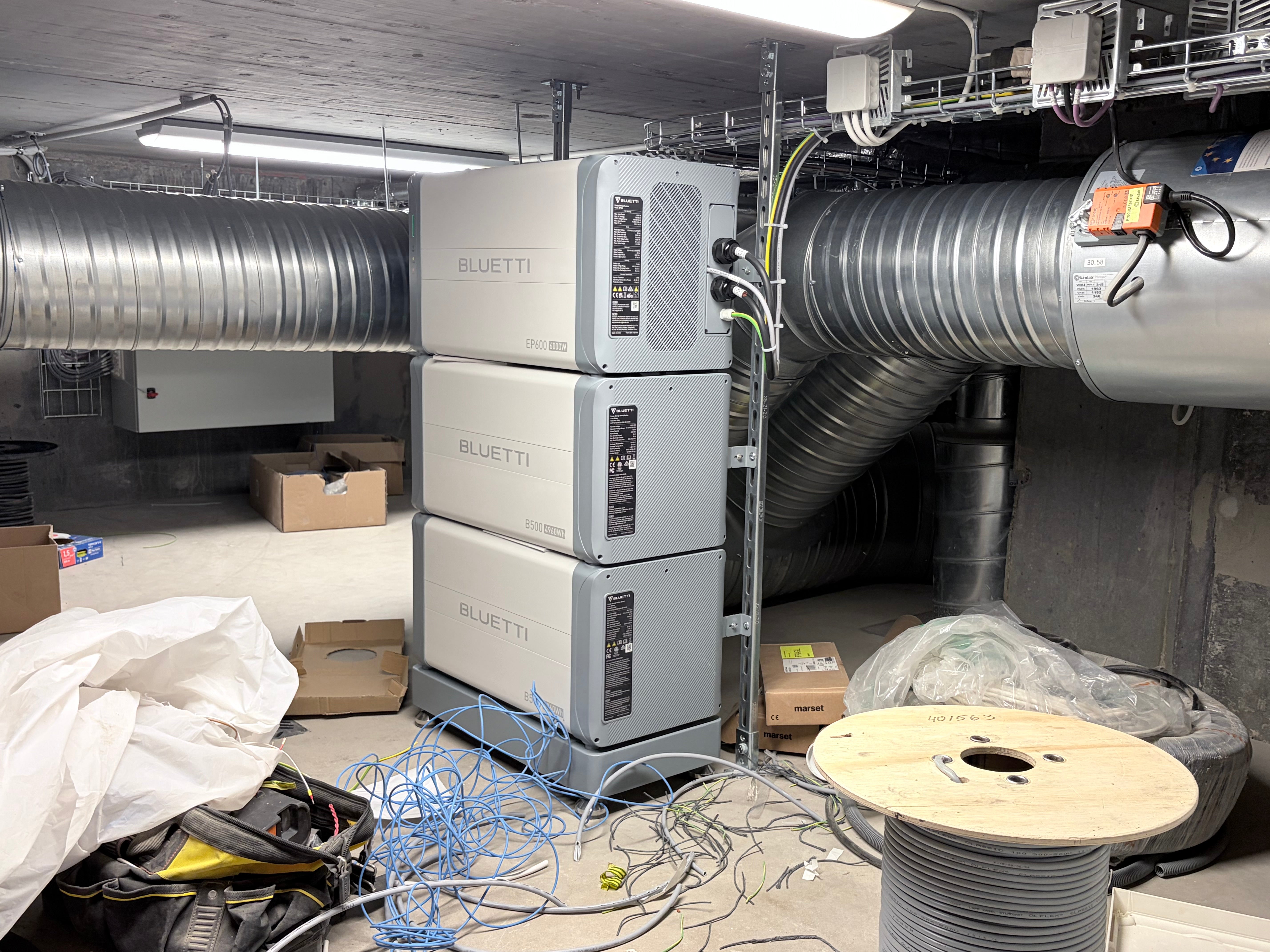 BLUETTI EP2000 VARAORKUKERFI FYRIR HEIMILI OG FYRIRTÆKI